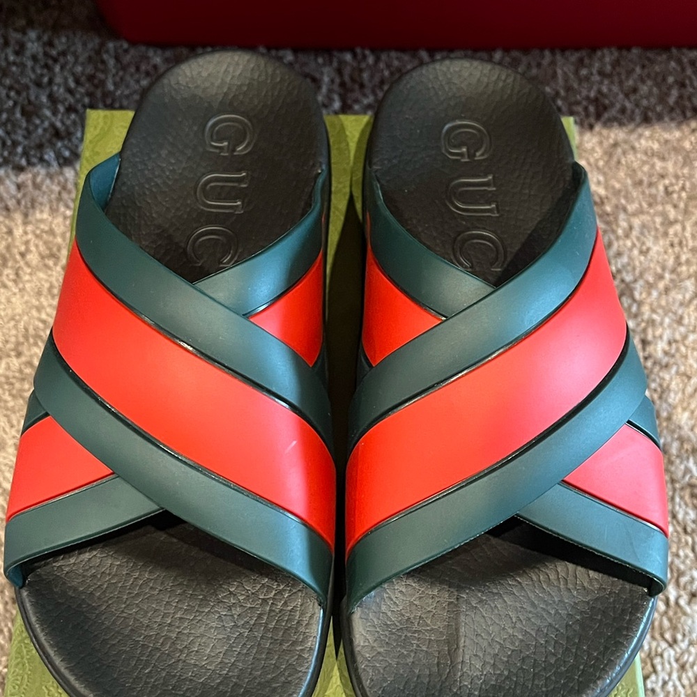 Gucci Women's Black and Red Slide Sandals - Picture 4 of 11